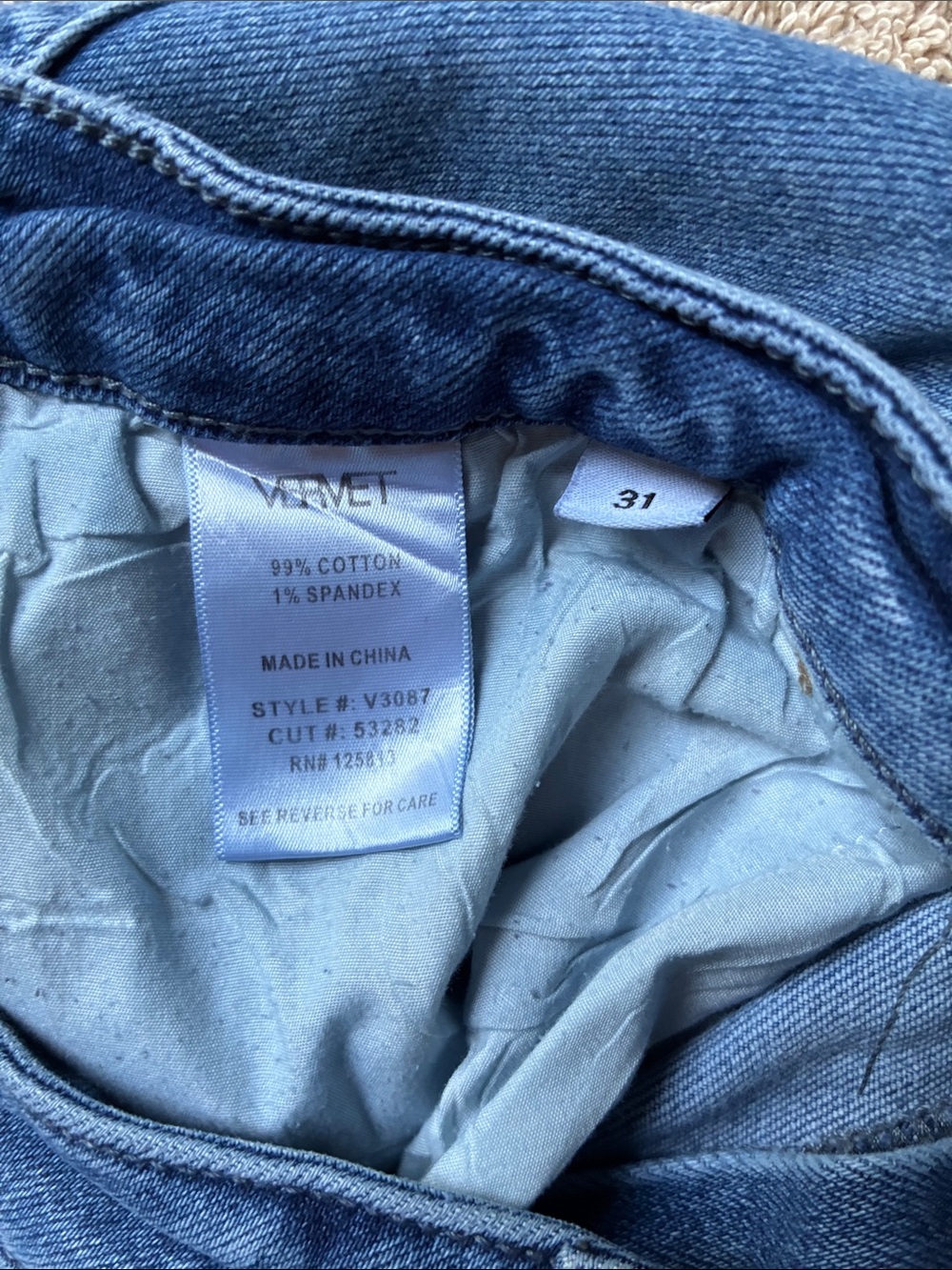 Vervet 31 Women's Distressed Blue Jeans - Picture 4 of 9